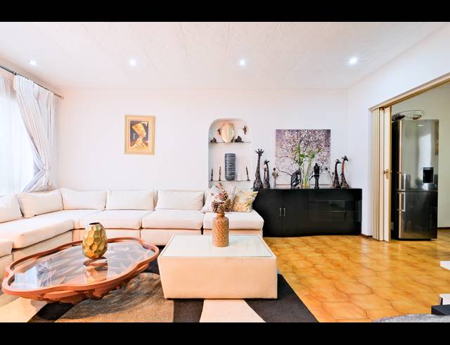 3 BEDROOM FREESTANDING FOR SALE IN GALLO MANOR